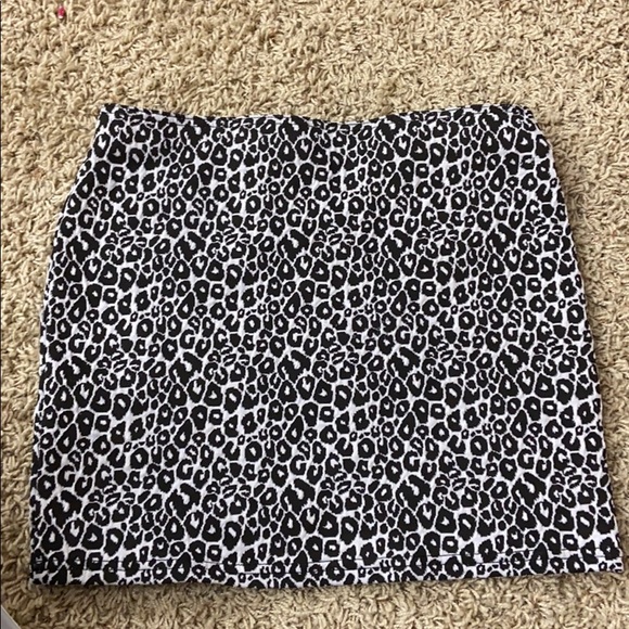 Black and White Leopard/Cheetah Print Skirt - Picture 2 of 3